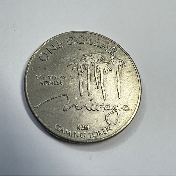 Vintage Dollar Gaming Tokens - Picture 3 of 7